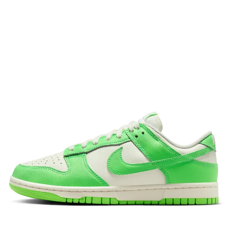 Big Discounts Women's Nike Dunk Low - Sail/Green Strike