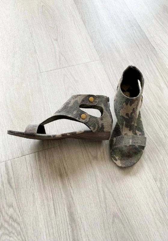 The Good Stuff Ohana Sandals In Camo