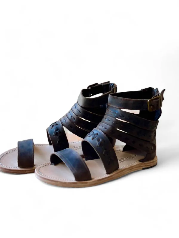 Luxury Fashion Discounts Women's Horizon Lines Gladiator Sandals In Black