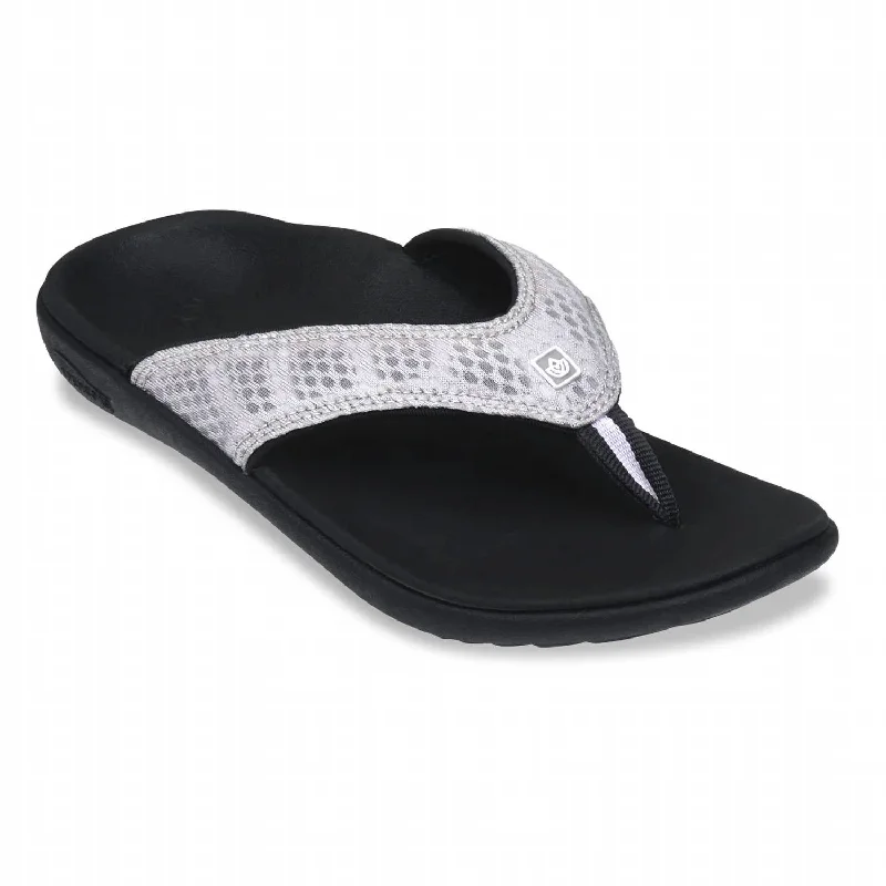 Laid-Back Fashion Offers Women's Yumi Breeze Sandal In Black/silver