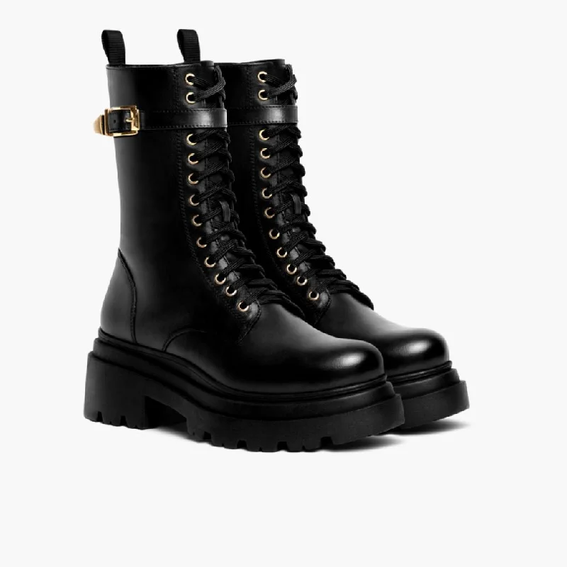Water-Resistant Shoes Sale Fatale | Black & Gold